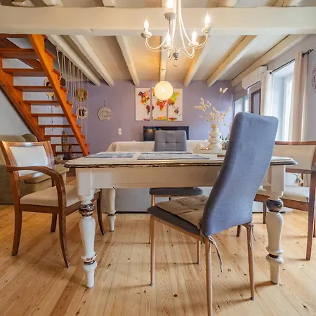 דירה Luxury Family House With Backyard Mantouki