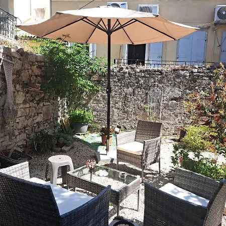 Appartamento Luxury Family House With Backyard Mantouki