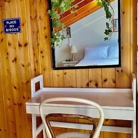 Appartement Luxury Family House With Backyard Mantouki