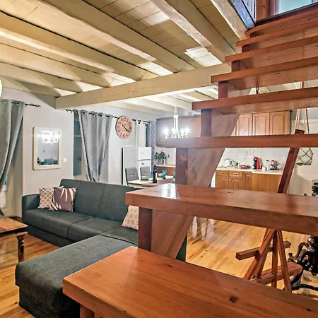 Luxury Family House With Backyard