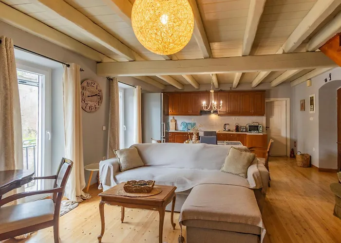 Luxury Family House With Backyard Apartament Mantouki