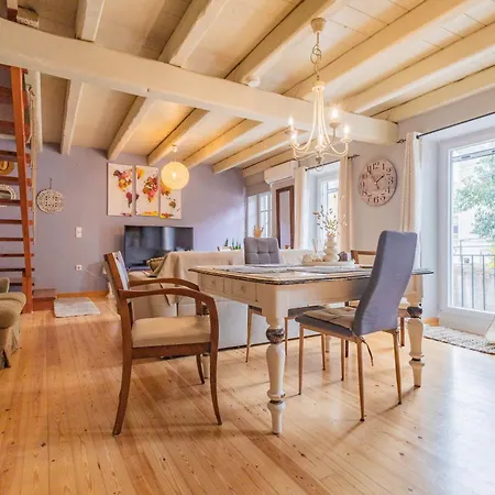 Apartman Luxury Family House With Backyard Mantouki